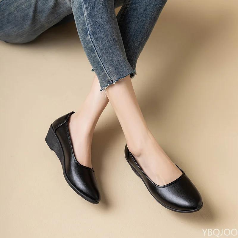

Модная новая женская кожаная обувь Мягкая кожа удобная мягкая Плоские женские модные рабочие балетки Легкая повседневная обувь для мам Mujer Zapatos 40 чёрный