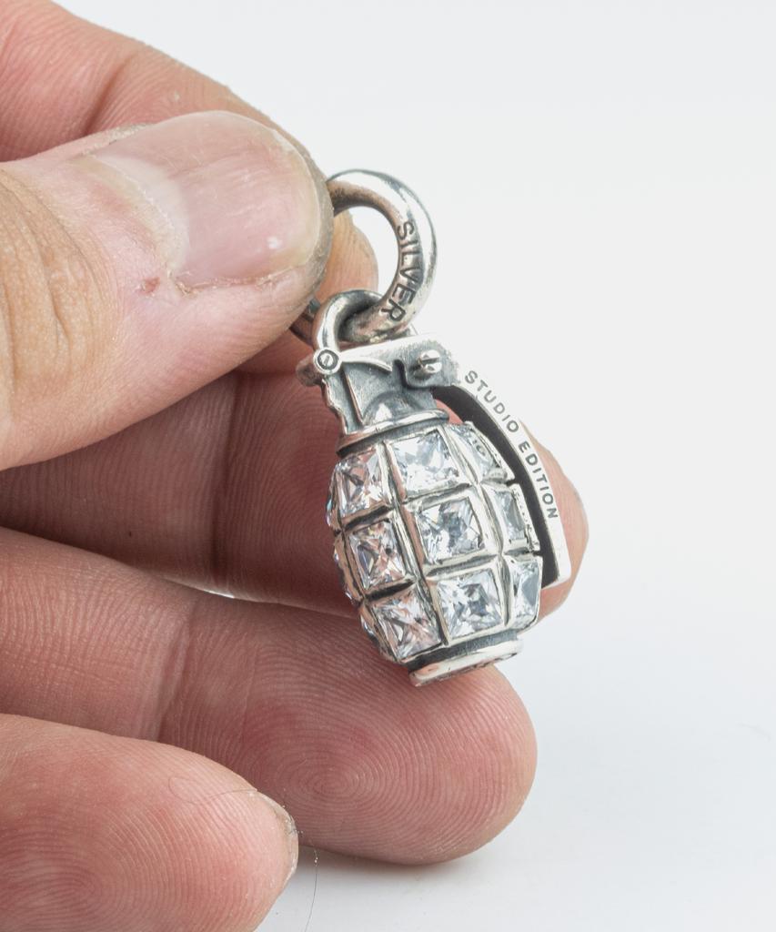 Sheen666 Thumb Series Grenade White Cubic Pendant