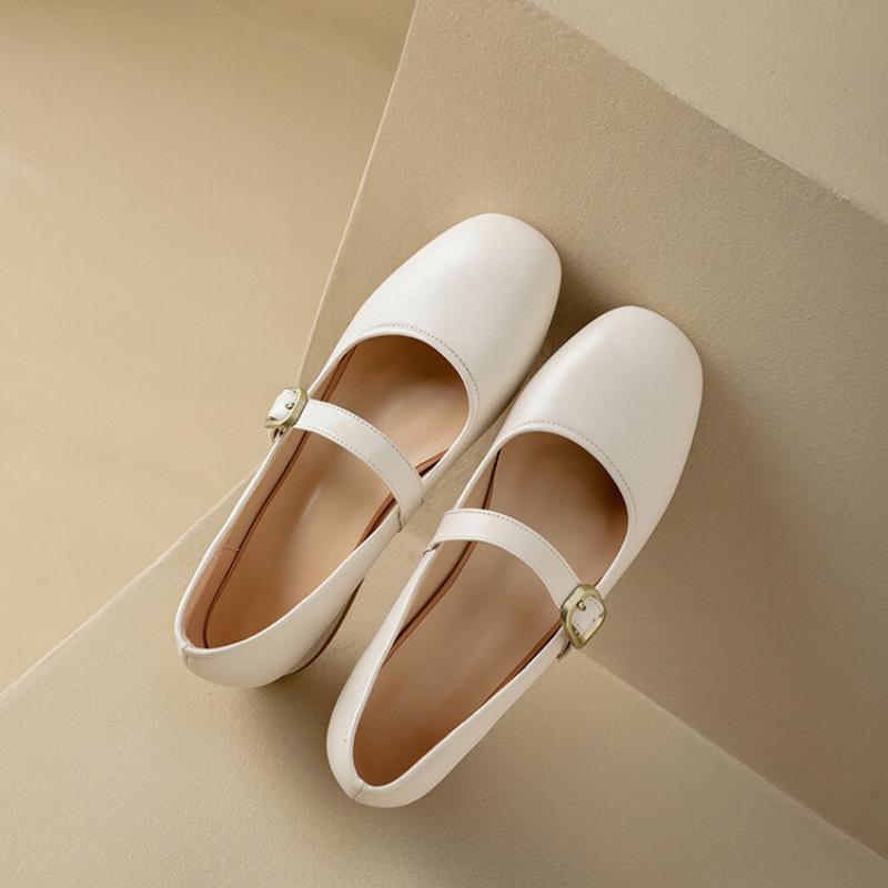 Four seasons wear women's casual single shoes low heels women's single shoes solid color leather shoes round head new large size shoes rubber soft sol