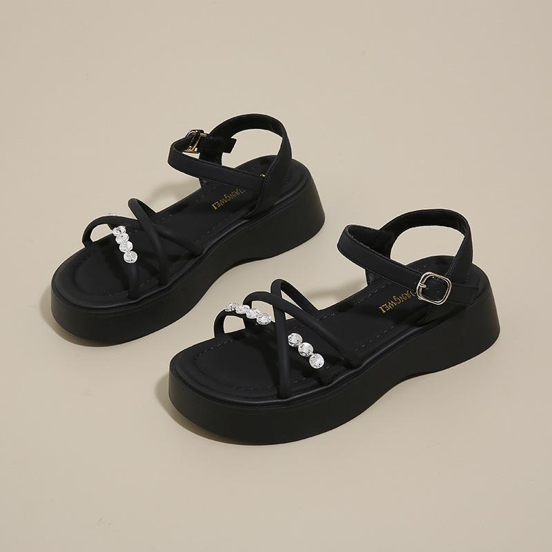 688-10 Two women in cool slippers 2025 new summer fairy wind flat bottom one-word drag Roman beach sandals