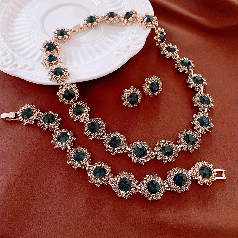 Náhrdelník s květinou z vsazených diamantů a retro náramek s náušnicemi - Evropský a americký styl Klíční kostní řetízek Špičkové šperky