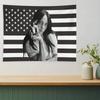 Arazzo Rosa Bandiera USA Billie Eilish, Decorazione Murale Artista Musicale, Arte Murale Cantante Pop per Stanza Universitaria e Camera da Letto, Idea Regalo Ragazza Cool