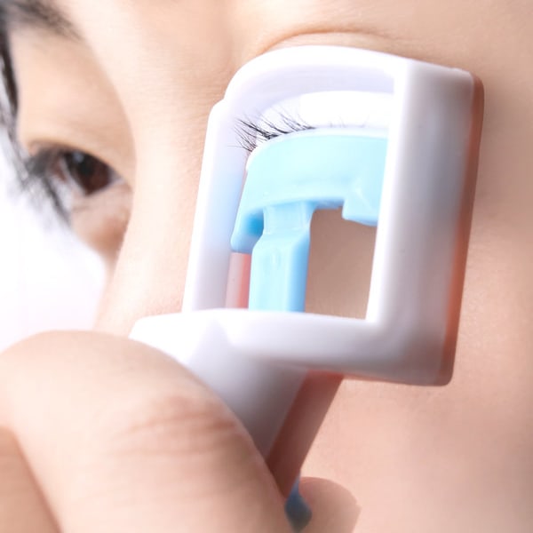 No-Nonsense Eyelash Curler
