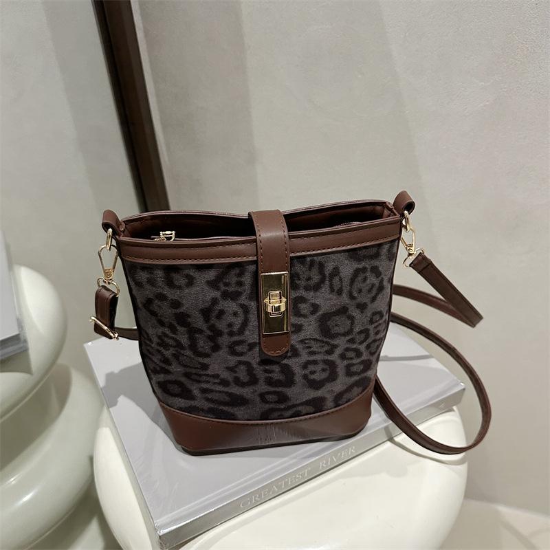

This year s popular fashion leopard print bag women s 2025 new spring foreign trend messenger bag fashionable new bucket bag
