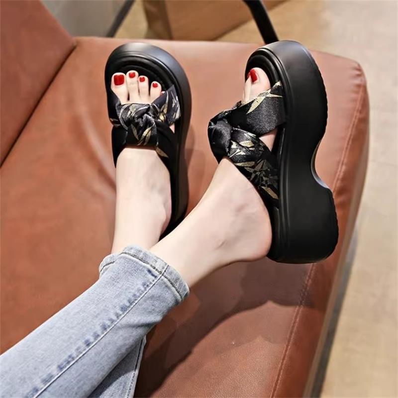 Thick-soled heightening slippers women's outer wear 2025 new national style women's one-word sandals with skirts casual beach shoes