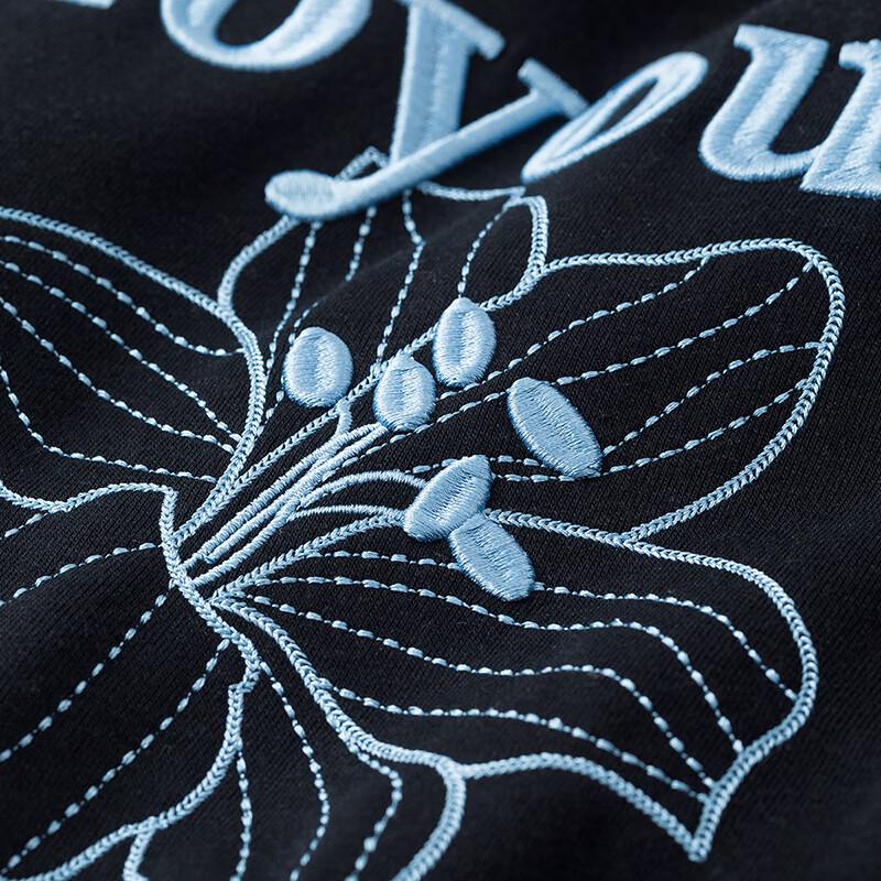 Chuyu Lily Embroidered Women's Sweatshirt
