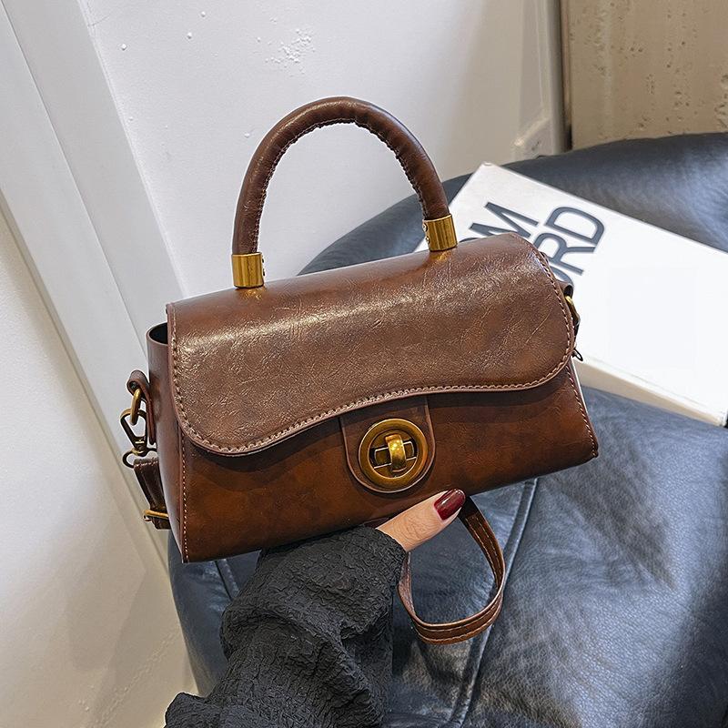 Fashion 2025 Summer New Small Square Bag Women's Handbag Trend Chain Red Wedding Bag Shoulder Messenger Bag