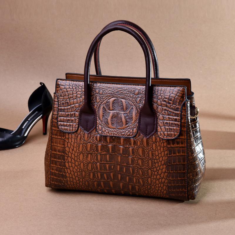 2025 New Fashion High-end Crocodile Leather Women Handbag Large-capacity Waterproof Lightweight Messenger Bag Temperament Commuter Shoulder Bag