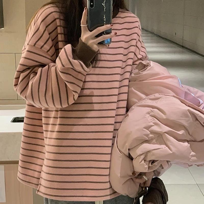 Rosa gestreiftes Langarm-Oversize-T-Shirt Schickes Unterhemd Basis-Schicht-Shirt für Plus-Size-Damen Trendige Baumwoll-Polyester-Mischung