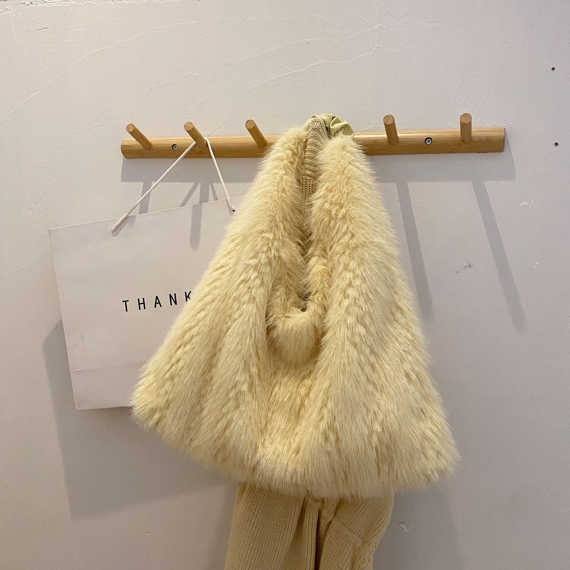 

Осень и зима новая плюшевая сумка имитация шерсти на плечо под мышку большая вместимость имитация меха персонализированный нишевый дизайн коричневый