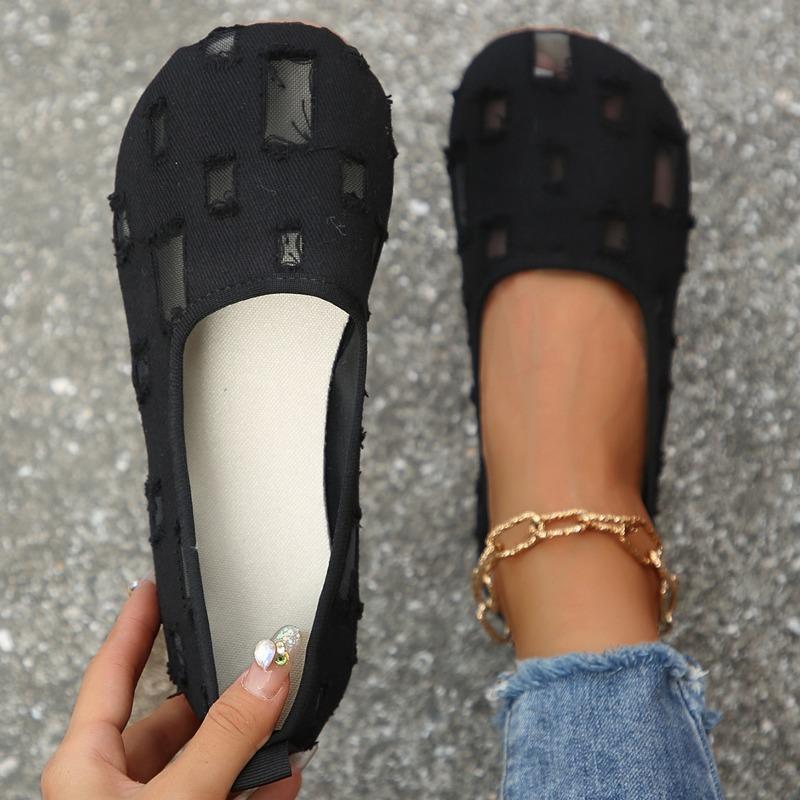 Large size hollow soft-soled cloth shoes spring and summer new casual flat-soled single shoes one pedal breathable shallow-mouth Doudou shoes