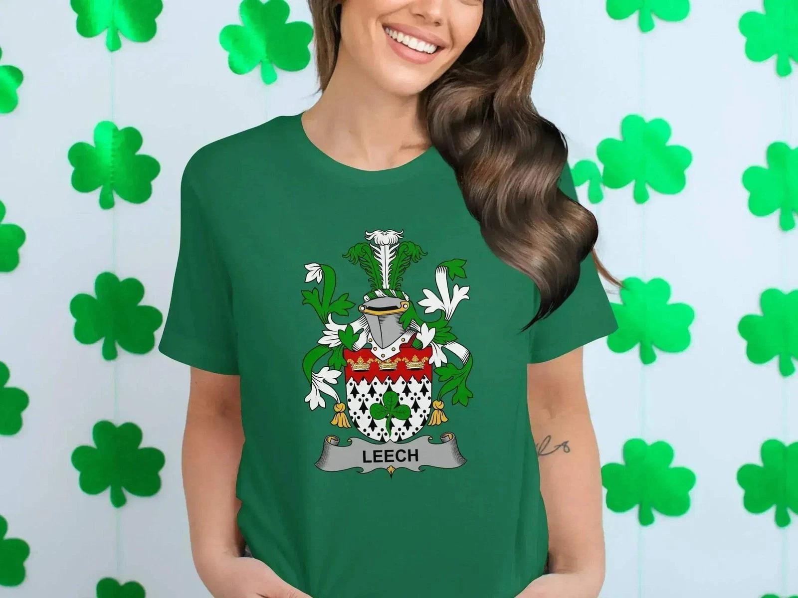 Family Crest Emblem with Detailed Shield T-Shirt M