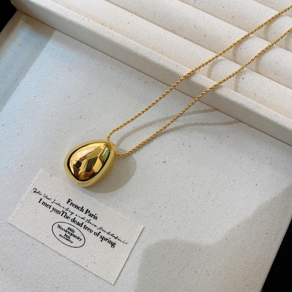 French Retro Design Egg-Shaped Water Drop Pendant Necklace Minimalist Premium Cold Wind Silver Egg Sweater Chain