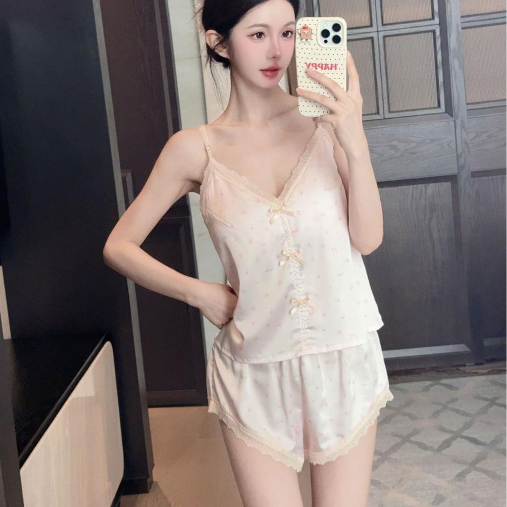 Summer V-neck sexy young women's temptation pajamas women's suspender shorts two-piece set ice silk lace loungewear can be worn outside