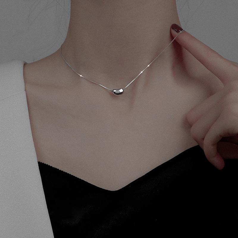 Titanium Steel Acacia Bean Pendant Clavicle Choker - Simple and Elegant Korean Style Necklace.