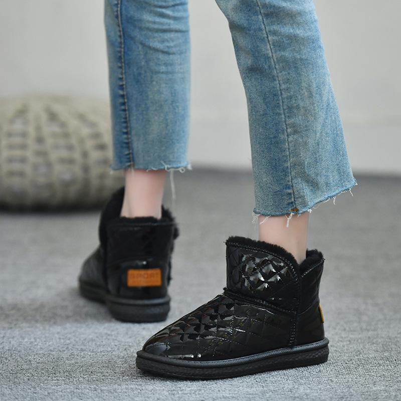Thick-soled snow boots women's fur integrated 2025 new Zhou Dongyu same short tube winter velvet thickened cotton shoes