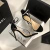 Sandálias de uma tira femininas 2025 novo verão cetim bico aberto transparente salto alto moda strass sapatos femininos