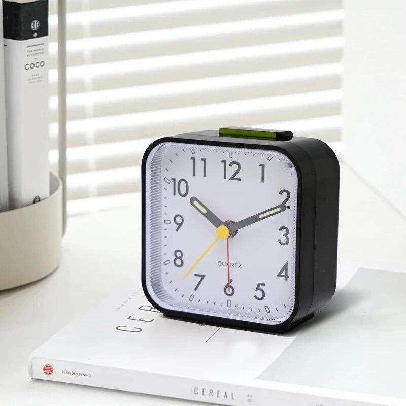Simple Night Light Small Alarm Clock, Bedside Desktop with Snooze Function Household Creative Plastic Quartz Clock