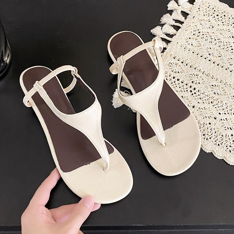 

Flat-bottomed retro vacation wind pinch sandals fairy shoes 2025 new summer silver versatile beach roman shoes 35 белый