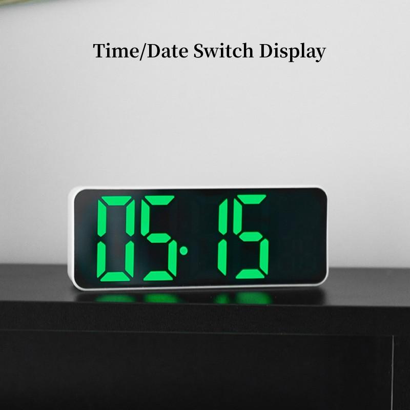 Digitaler Wecker mit USB-Stromversorgung, Datumsanzeige, Zeitfunktion, Helligkeitseinstellung, zwei Alarmeinstellungen, 12/24-Stunden-Schlummerfunktion, LED-Uhr