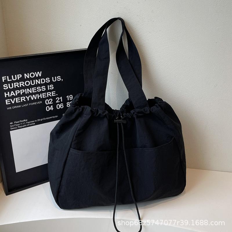 2025 New Solid Color Large Capacity Niche Design Fashionable Versatile Shoulder Bag Handbag Student Class Tote Bag