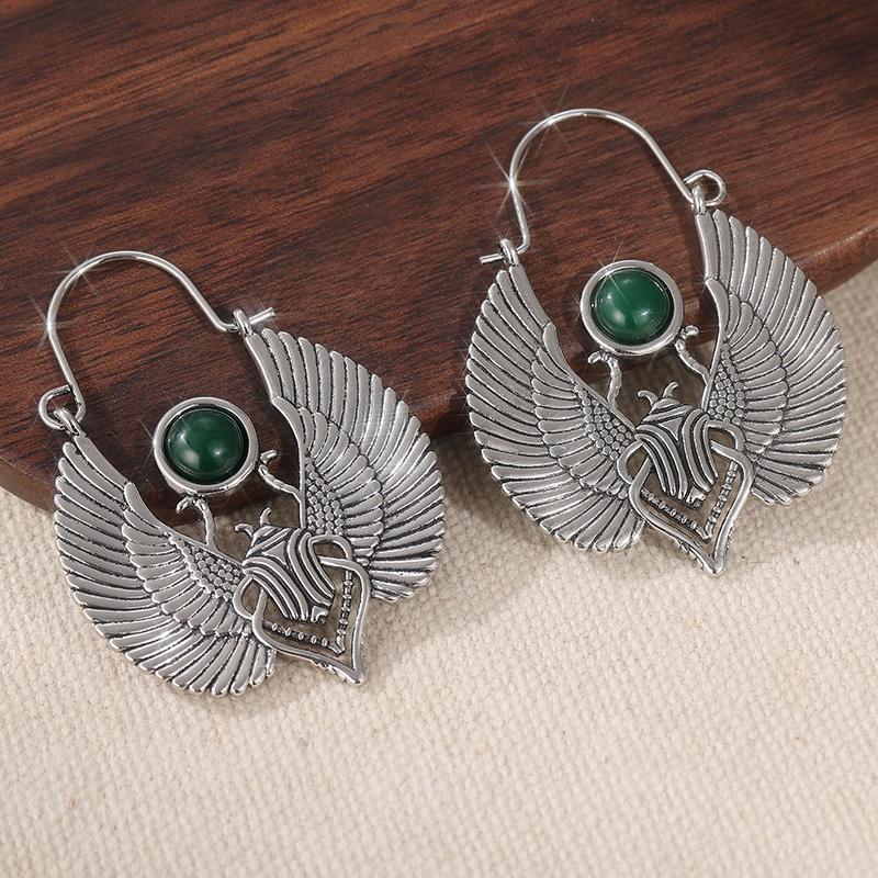 Vintage Inlaid Synthetic Emerald Hand Carved Scarab Shape Silvery Plated Hoop Earrings Women's Exquisite Festival Jewelry Crafts