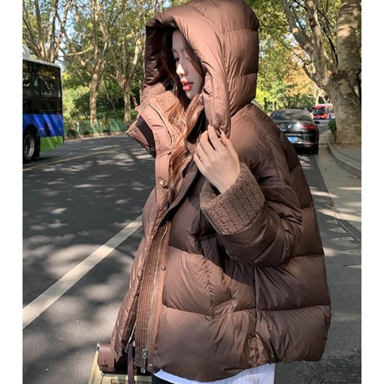 Žieminė storesnė moteriška striukė su oversized avikailio apykakle
