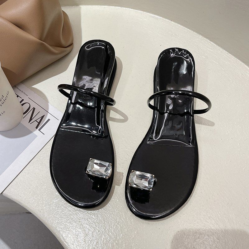 

Тапочки женские летние для улицы Новогодние новые со стразами с закрытым носком на плоской подошве модные универсальные на танкетке пляжные крутые тапочки 39