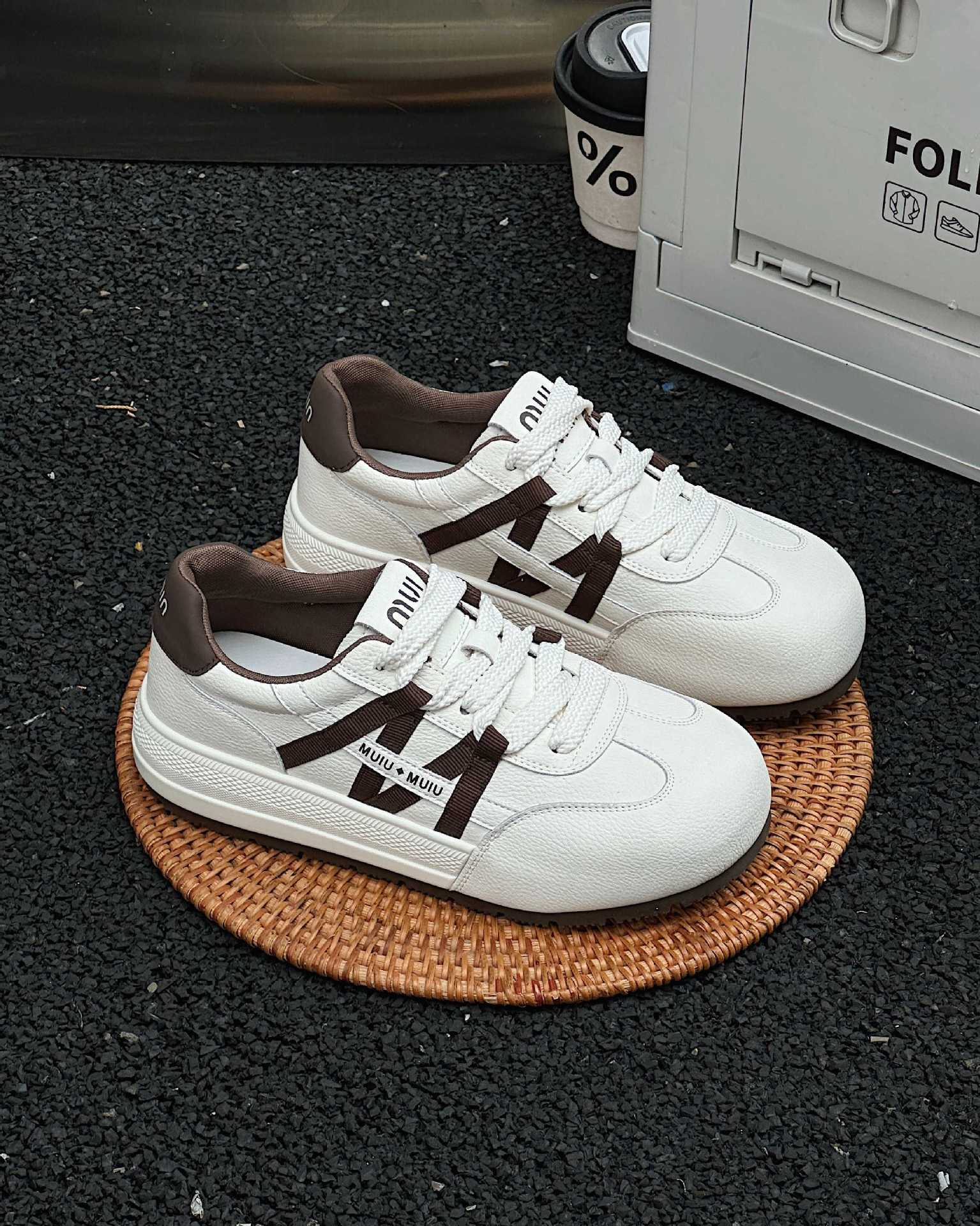 

Leather round head popular little white shoes women s 2025 new autumn platform versatile casual sports Forrest Gump shoes German training shoes 35