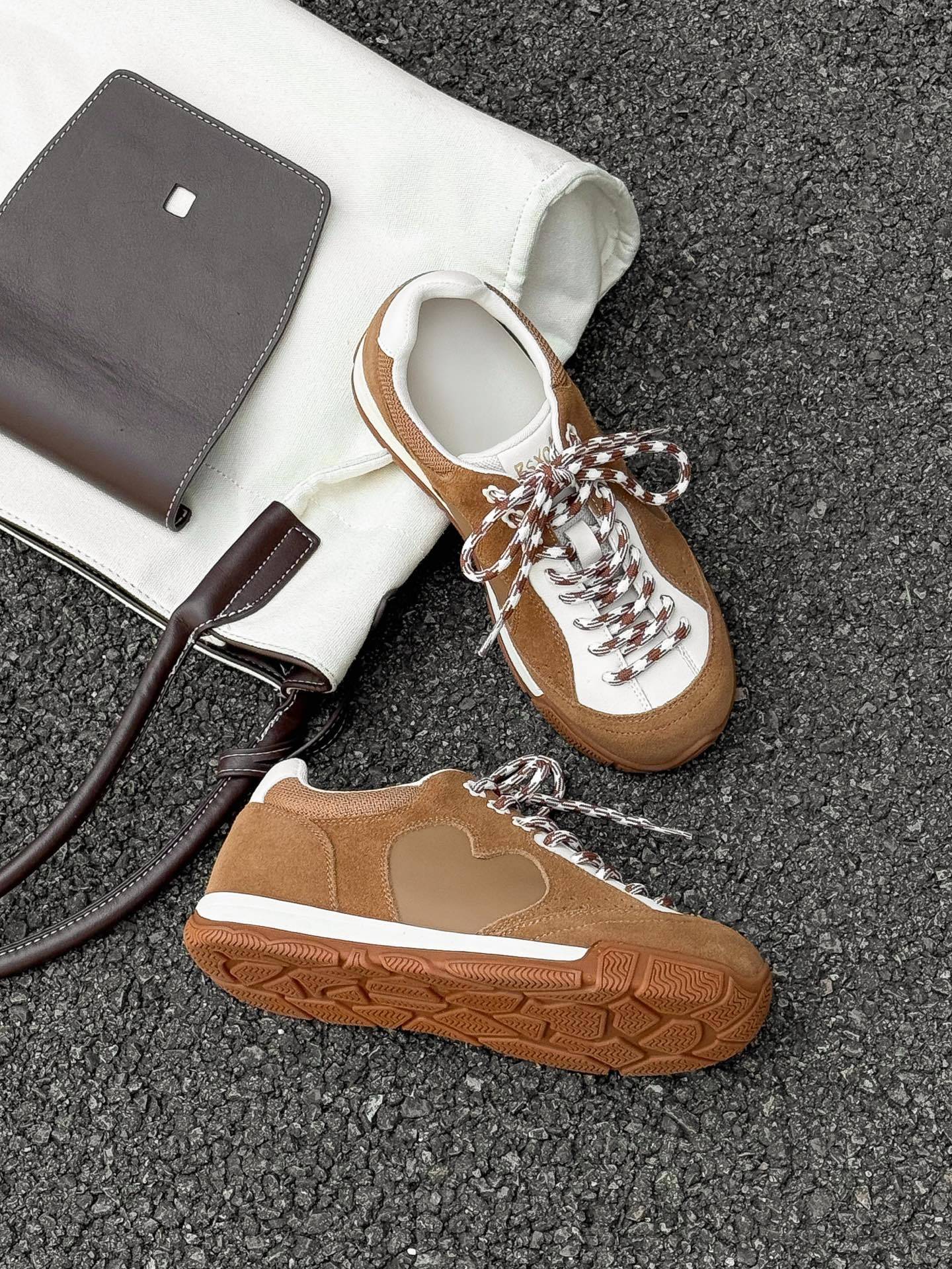 

Retro Forrest Gump training shoes women s platform flower stray shoes 2025 new breathable versatile casual sports jogging shoes 35