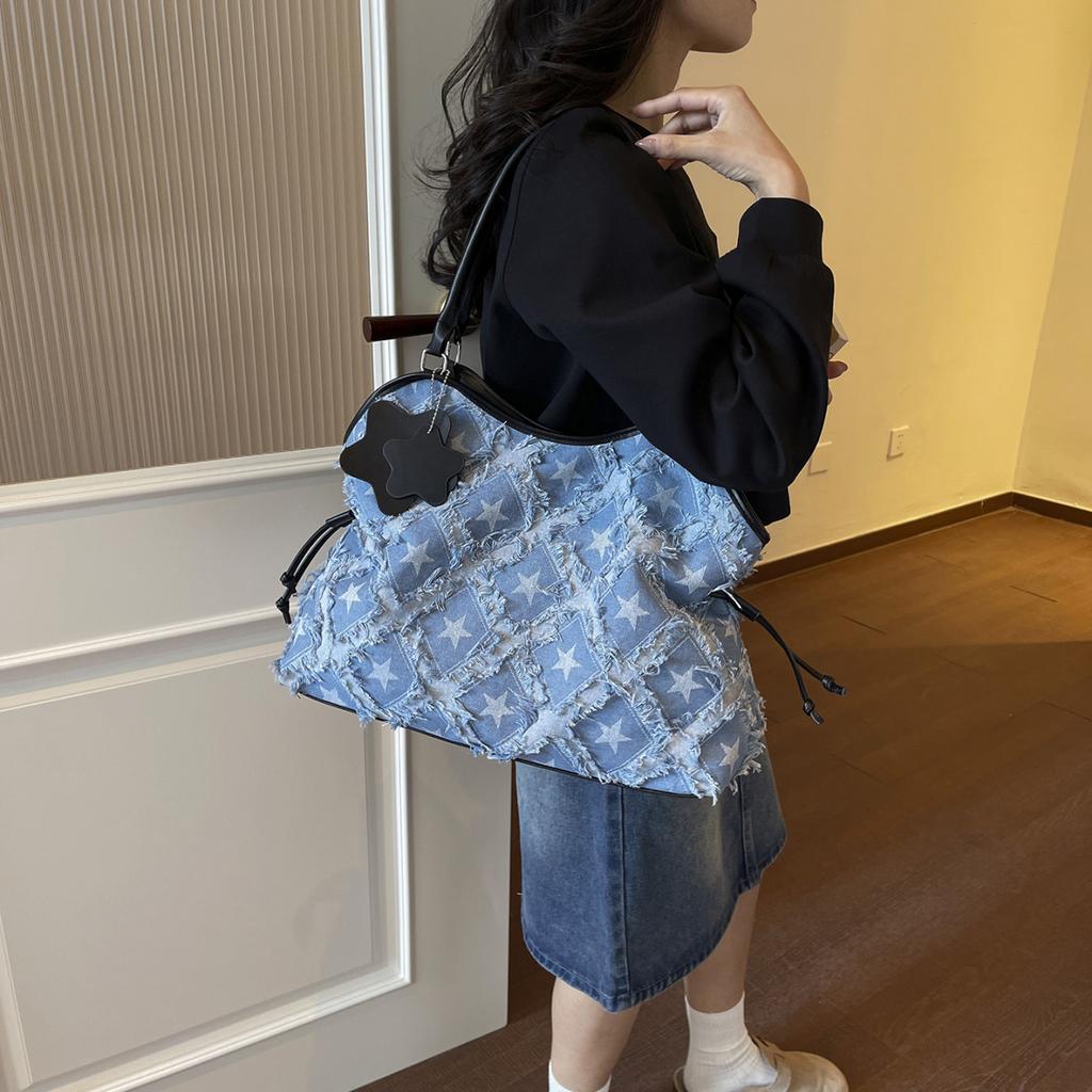 Women Denim Star Tote Bag, Large Capacity Casual Shoulder Bag Y2K Style Vintage Handbag for School, Daily & Travel With Star Pendant