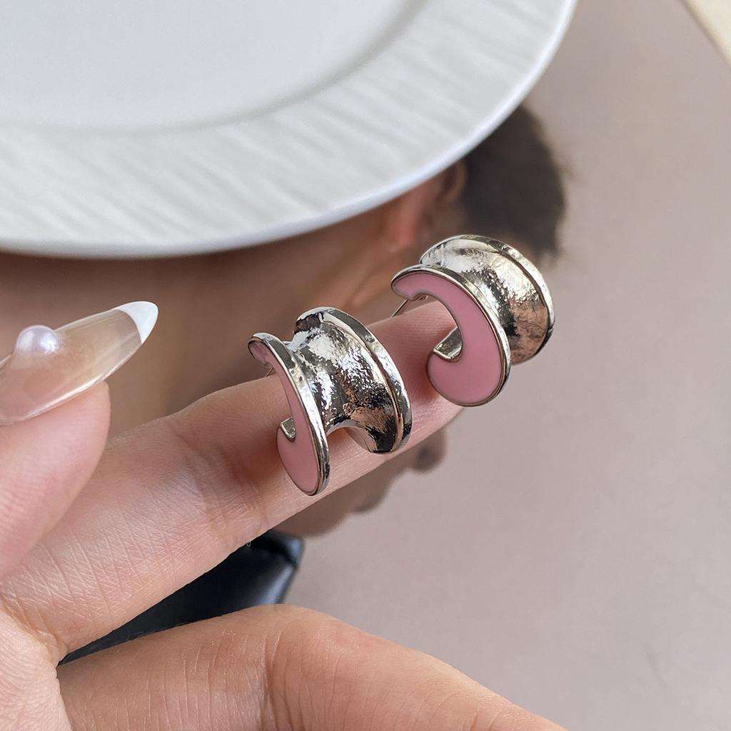 Pink Girl Simple And Sweet Wind Dripping Oil C-Shaped Stud Earrings Fashionable Niche High-End Earrings