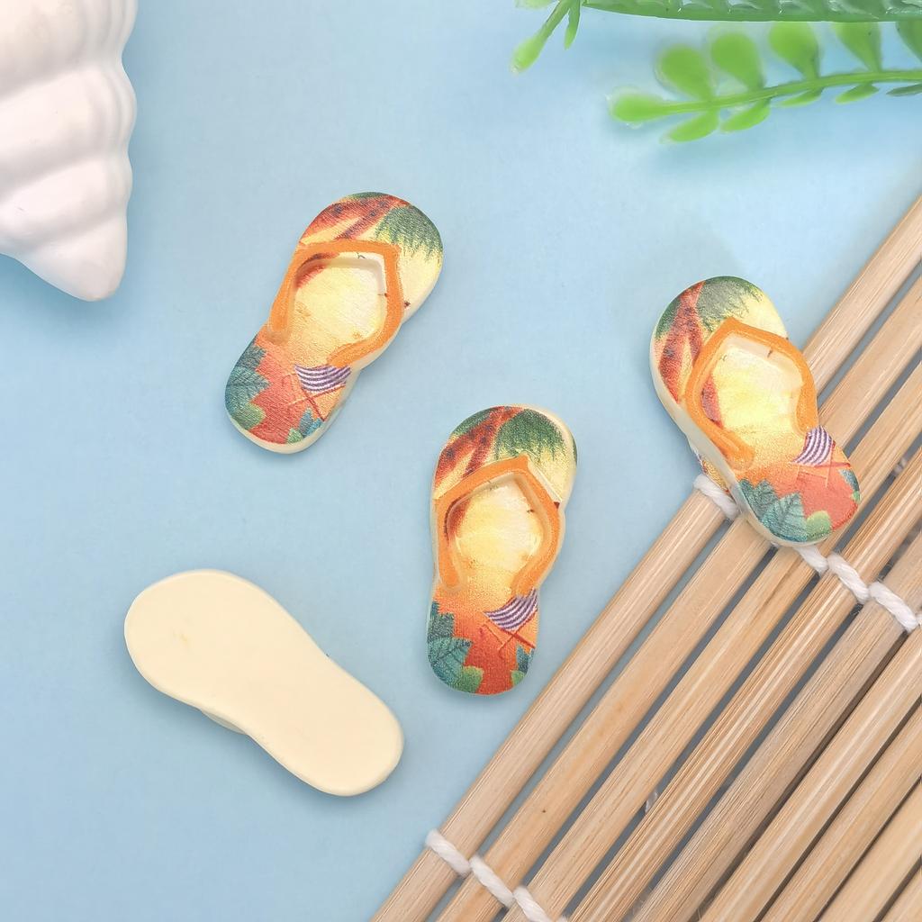 100pcs Simulation Slippers Summer Beach Miniature Accessories Mini Resin Slipper Model Toys for Doll House Shoes Slime Charms