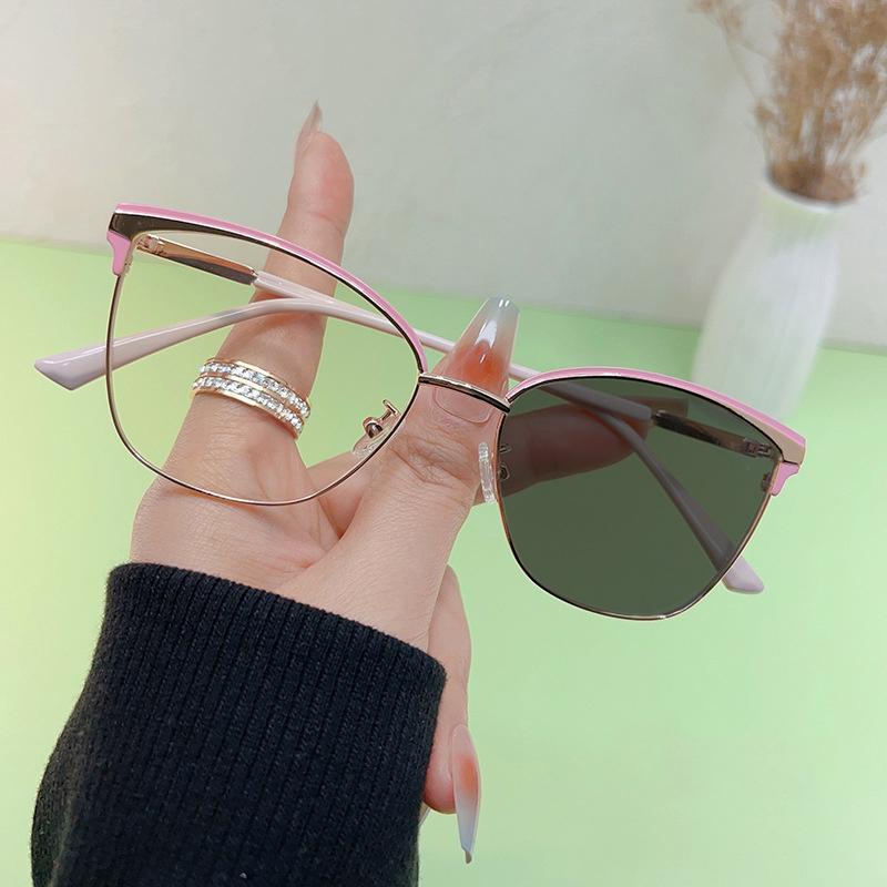 New Color Change Anti-blue Light Glasses Retro Metal Fashion Cat Eye Flat Light Mirror Men And Women 56016