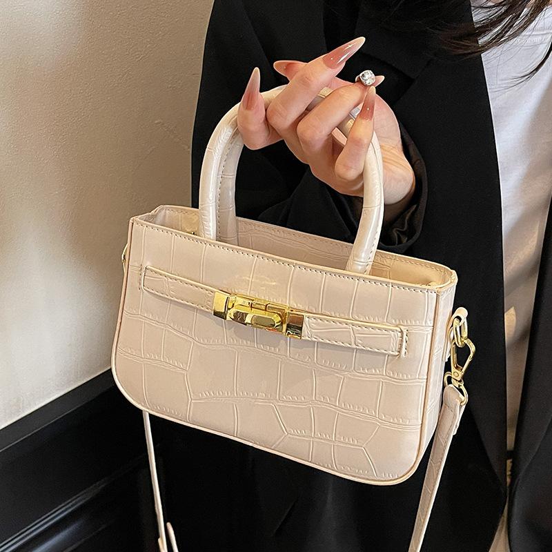 2025 Spring New Women's Niche Underarm Bag Retro Fashion Clutch Bag Premium Feeling Baguette Shoulder Messenger Bag