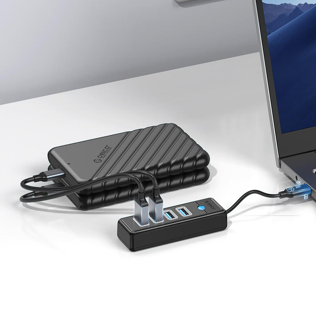 PW4U-C3 USB-C - 4x USB-A splitter hub - black