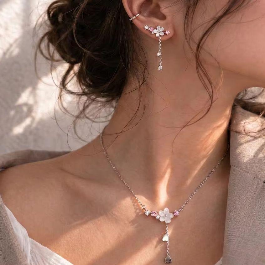 Design Sense Sweet Cherry Blossoms Flower Tassel Earrings for Women Trendy Shiny Pink Zircon Earrings Banquet Wedding Jewelry