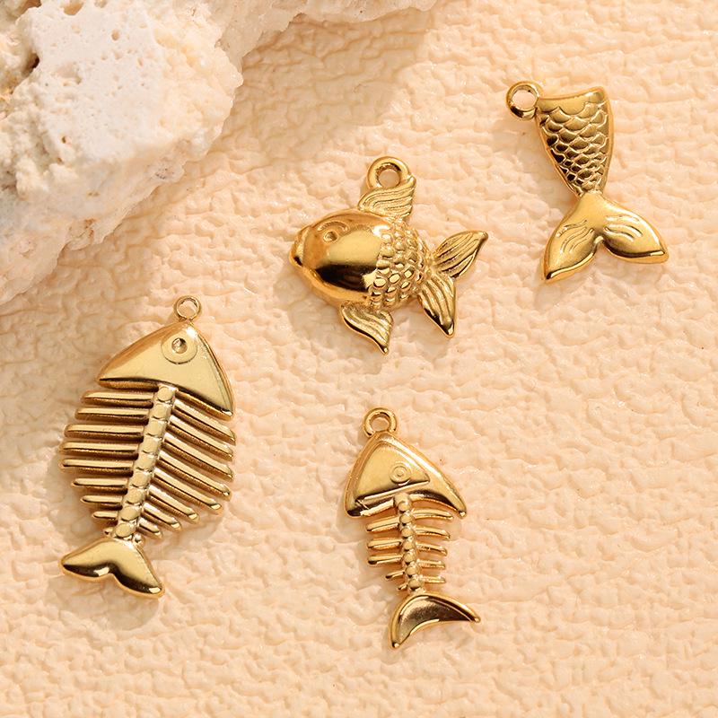 Goldener Fischgräten-Anhänger aus Edelstahl: Süßer Anhänger für DIY-Armbänder, Halsketten, Ohrringe
