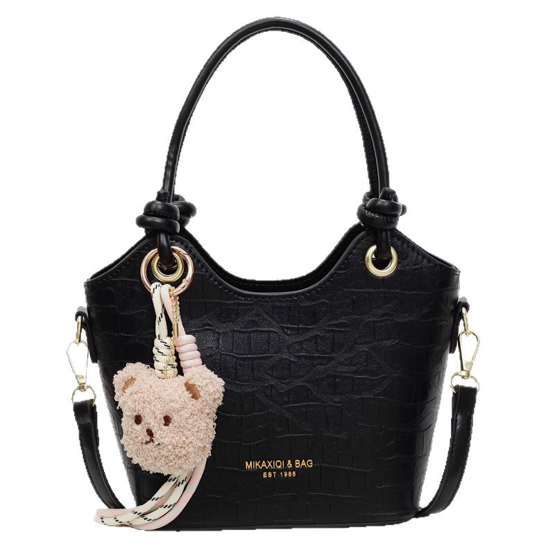 New Portable Women's Fashion Versatile Commuter Shoulder Messenger Bag