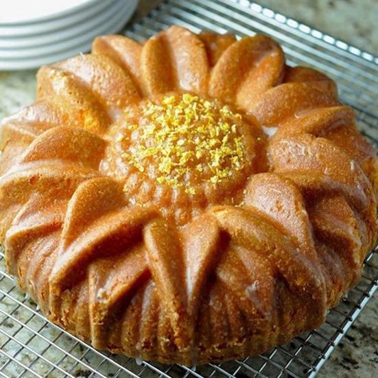 Yousheng Large Sunflower Cake Mold Silicone Birthday Cake Baking Tray Flower Shaped Non-Stick Cake Pan for Baking Loaf Muffin Brownie Cheesecake Pie