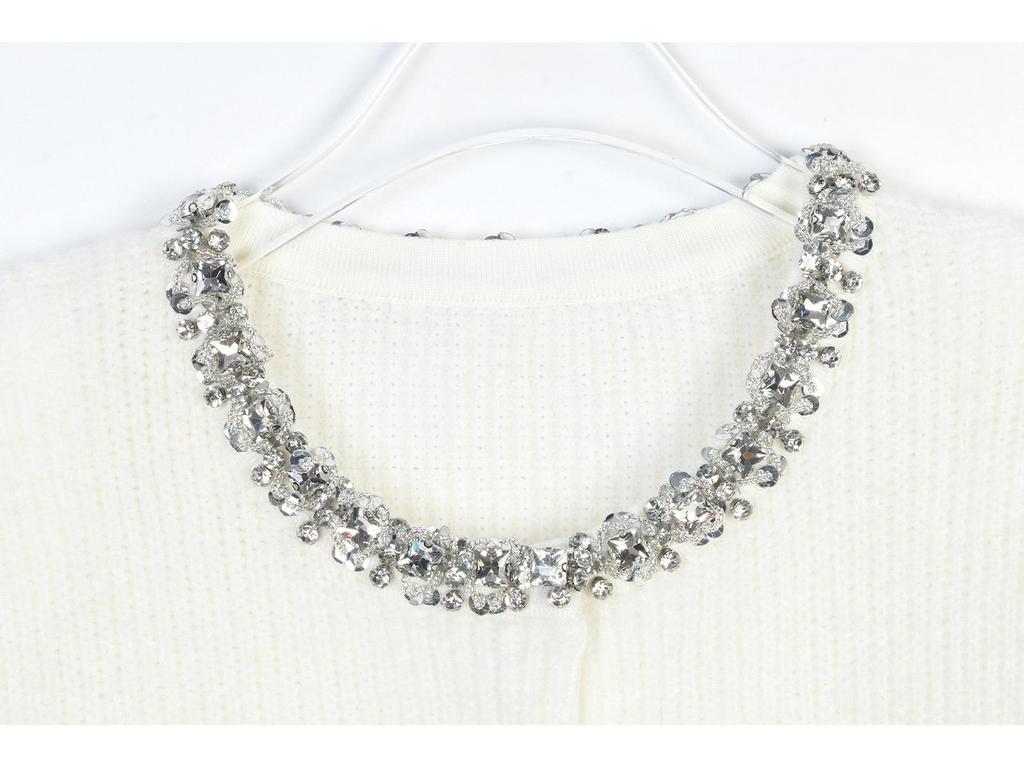 Elegant Diamond-Embellished Knitted Cardigan for a Chic Autumn/Winter Look