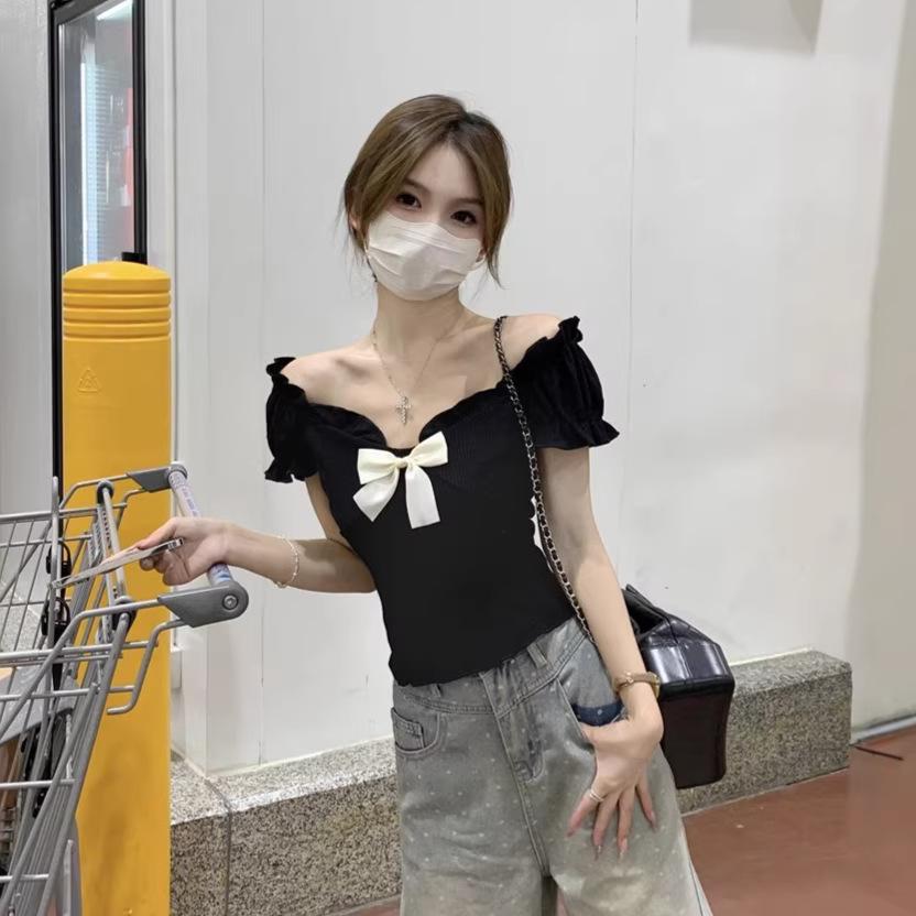 Women's Slim Fit Black Bow Shoulder Cropped T-shirt