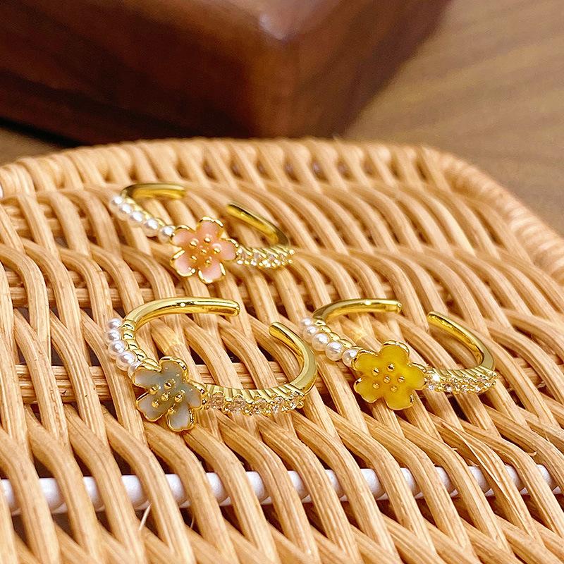 Spring Flowers Are Brilliant, Exquisite Multi-Colored Daisy Flowers, Pearl Rings, Light Luxury, High-End, Niche Design Rings
