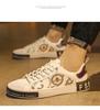 Mode Frühling Neue Herrenschuhe Trend Leder Freizeitschuhe Blumenmuster Weiß Flats Skateboard Schuhe Street Cool Slipper