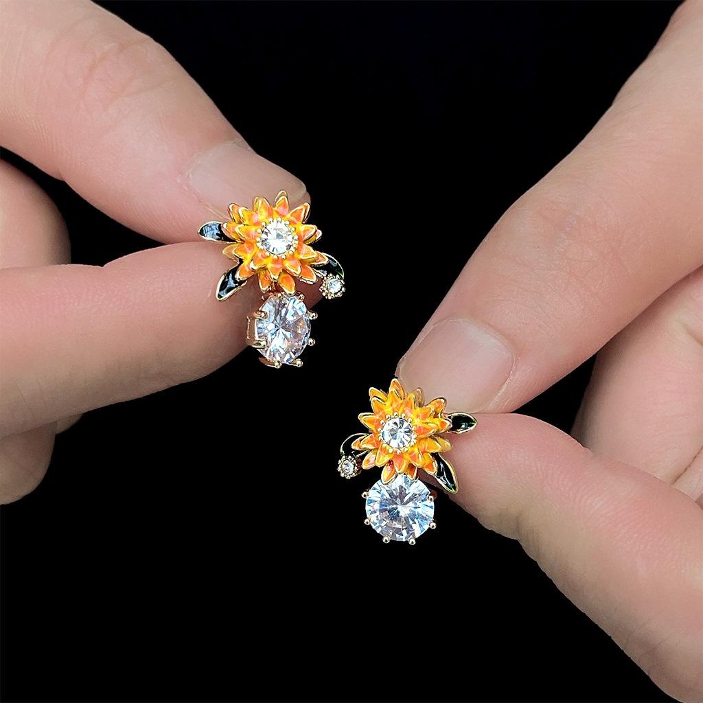 

Серьги-гвоздики с цветами из капель масла, нишевые, изысканные, универсальные, темпераментные, модные, с высоким чувством стиля, женские