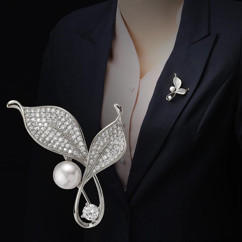 Brooch for Women High-end and Exquisite Brooch Anti-glare Clasp Versatile Brooch for Suits and Clothes