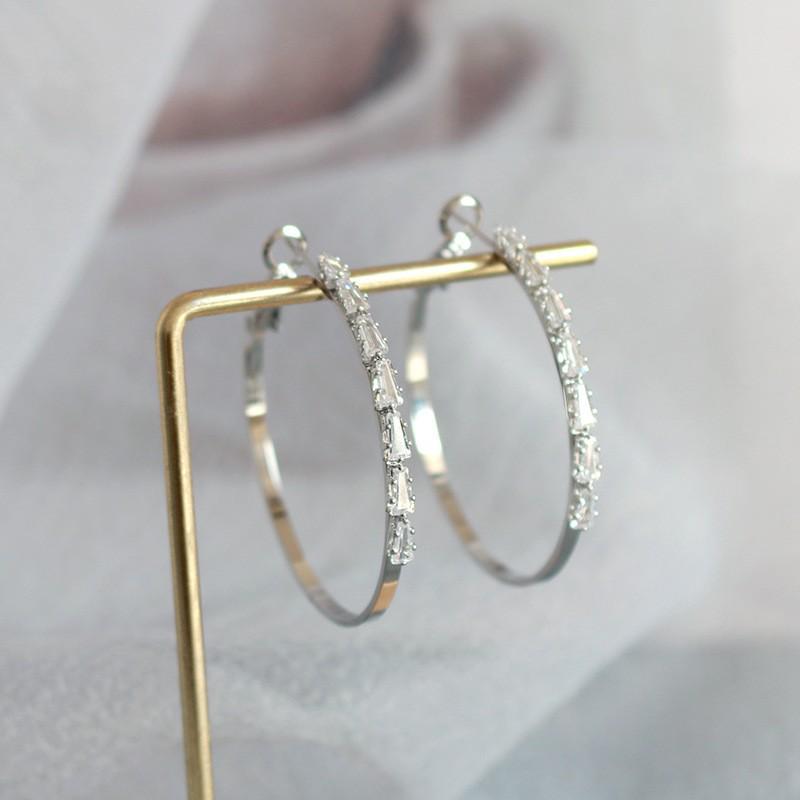 Silver Needle Geometric Heart Hoop Earrings - Retro & High-End Style for a Bold Look