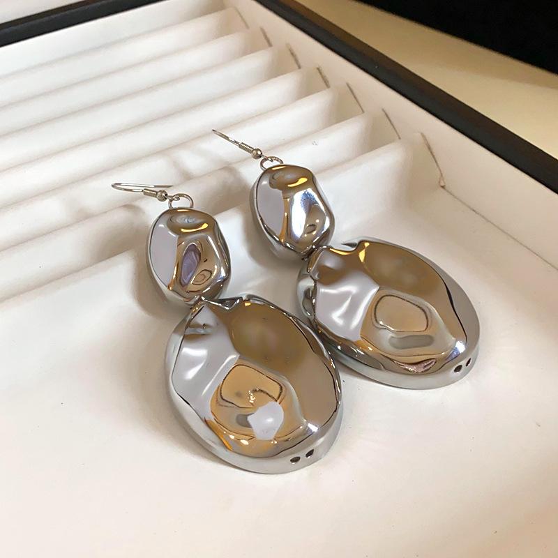 

Oval Irregular Geometric Necklace - Unique Metal Clavicle Chain, Fashionable and Elegant Design