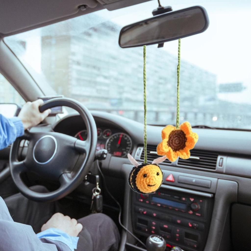 Crochet Knitted Bee Sunflower Pendant Cute Decor Automotive Interior Charms Decorations Rearview Mirror Hanging Ornament