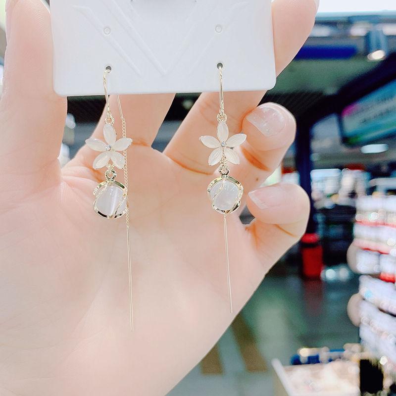 1011 new five-leaf petal anti-loss earrings, fringed opal earrings, temperament fashionable and versatile face earrings